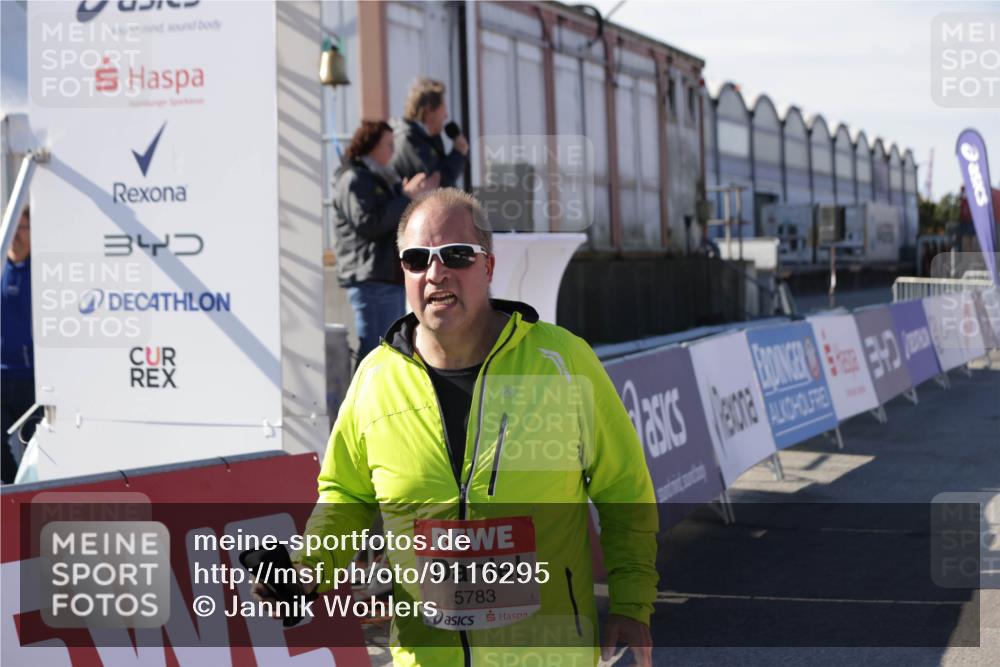 03.10.2025 - Köhlbrandbrückenlauf Jannik Wohlers http://msf.ph/oto/9116295 03.10.2025 13:33:19 Ziel 4755, 4775, 5413, 5783 meine-sportfotos.de