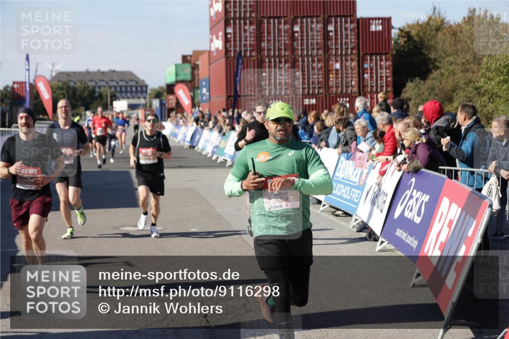 03.10.2025 - Köhlbrandbrückenlauf Jannik Wohlers http://msf.ph/oto/9116298 03.10.2025 13:02:46 Ziel 4116, 4579, 5245, 5726, 5793, 5810, 6175, 6255, 6447, 6739, 6783 meine-sportfotos.de