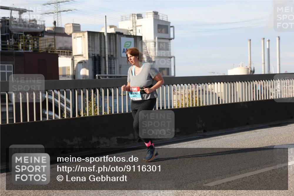 03.10.2025 - Köhlbrandbrückenlauf Lena Gebhardt http://msf.ph/oto/9116301 03.10.2025 10:19:49 Position 2 3692 meine-sportfotos.de