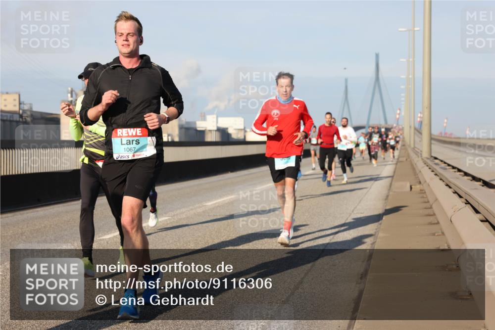 03.10.2025 - Köhlbrandbrückenlauf Lena Gebhardt http://msf.ph/oto/9116306 03.10.2025 09:44:01 Position 2 1067 meine-sportfotos.de