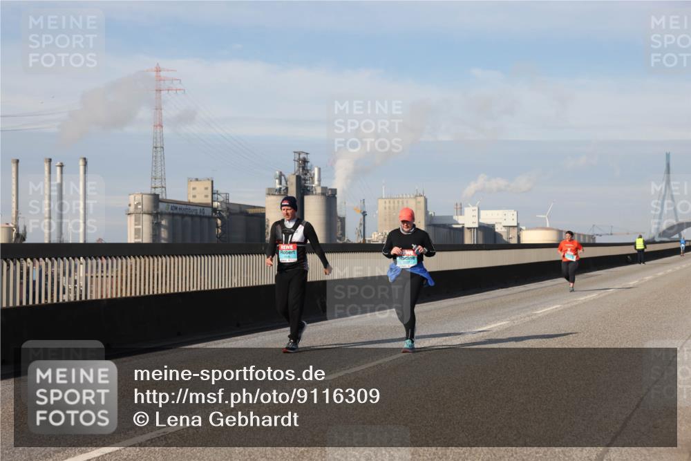 03.10.2025 - Köhlbrandbrückenlauf Lena Gebhardt http://msf.ph/oto/9116309 03.10.2025 10:20:15 Position 2  meine-sportfotos.de