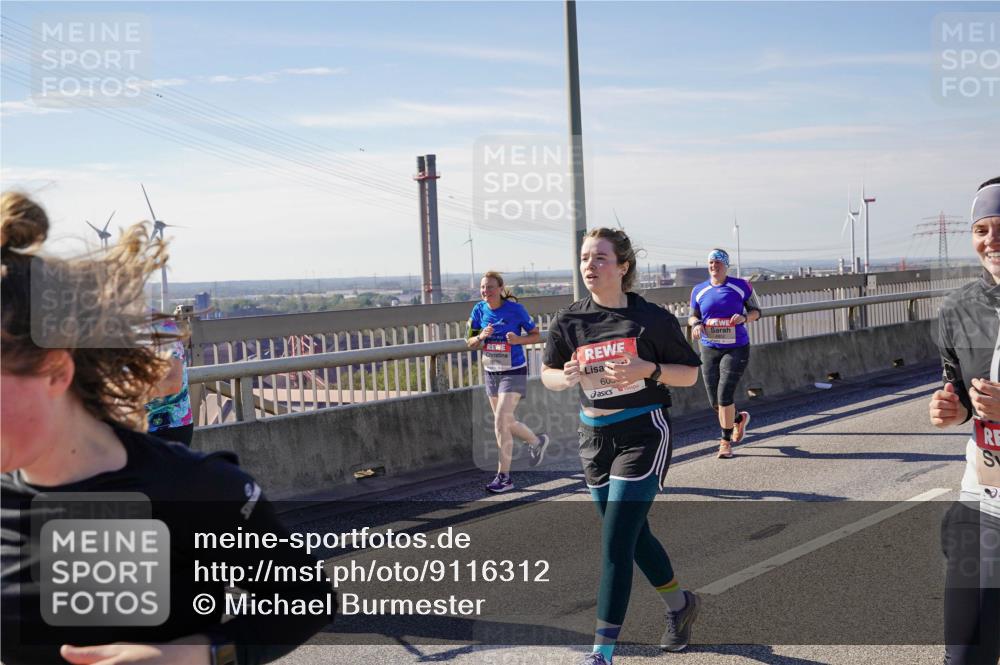 03.10.2025 - Köhlbrandbrückenlauf Michael Burmester http://msf.ph/oto/9116312 03.10.2025 12:57:57 Position 2 60 meine-sportfotos.de
