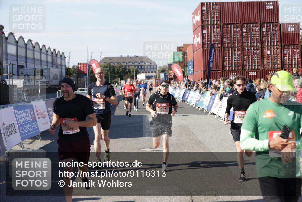 03.10.2025 - Köhlbrandbrückenlauf Jannik Wohlers http://msf.ph/oto/9116313 03.10.2025 13:02:46 Ziel 4116, 4579, 5245, 5726, 5793, 5810, 6175, 6255, 6447, 6739, 6783 meine-sportfotos.de