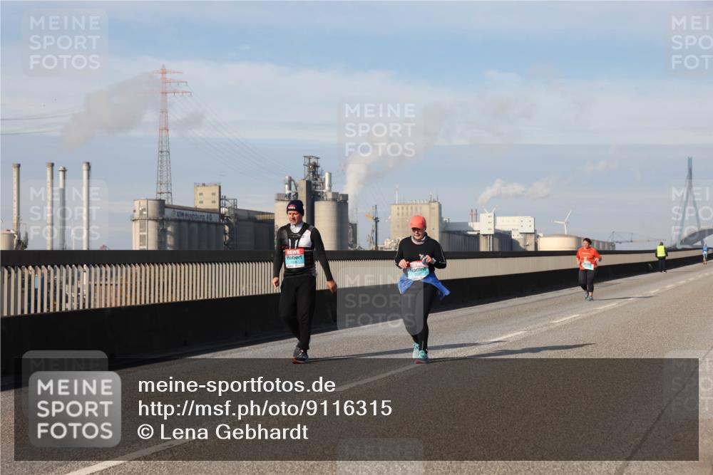 03.10.2025 - Köhlbrandbrückenlauf Lena Gebhardt http://msf.ph/oto/9116315 03.10.2025 10:20:15 Position 2  meine-sportfotos.de