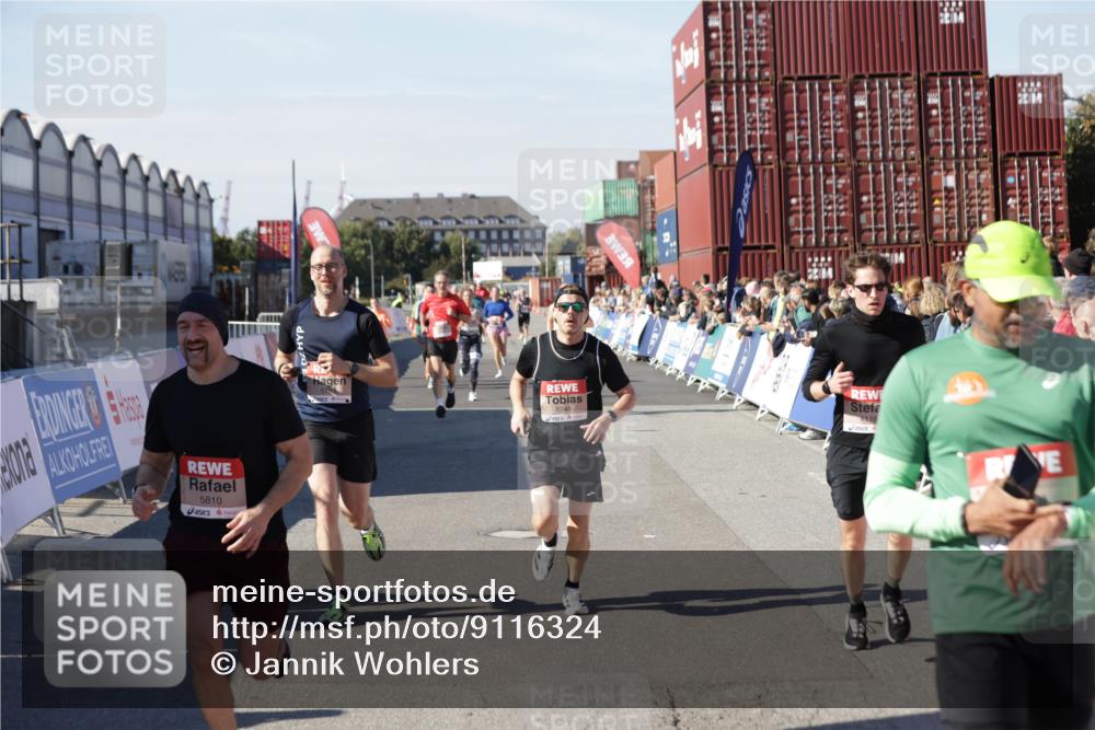 03.10.2025 - Köhlbrandbrückenlauf Jannik Wohlers http://msf.ph/oto/9116324 03.10.2025 13:02:46 Ziel 4116, 4579, 5245, 5726, 5793, 5810, 6175, 6255, 6447, 6739, 6783 meine-sportfotos.de