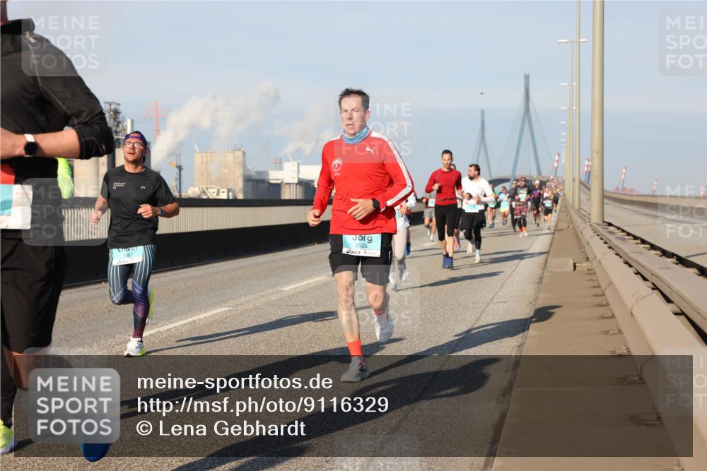 03.10.2025 - Köhlbrandbrückenlauf Lena Gebhardt http://msf.ph/oto/9116329 03.10.2025 09:44:02 Position 2 3087, 3525 meine-sportfotos.de