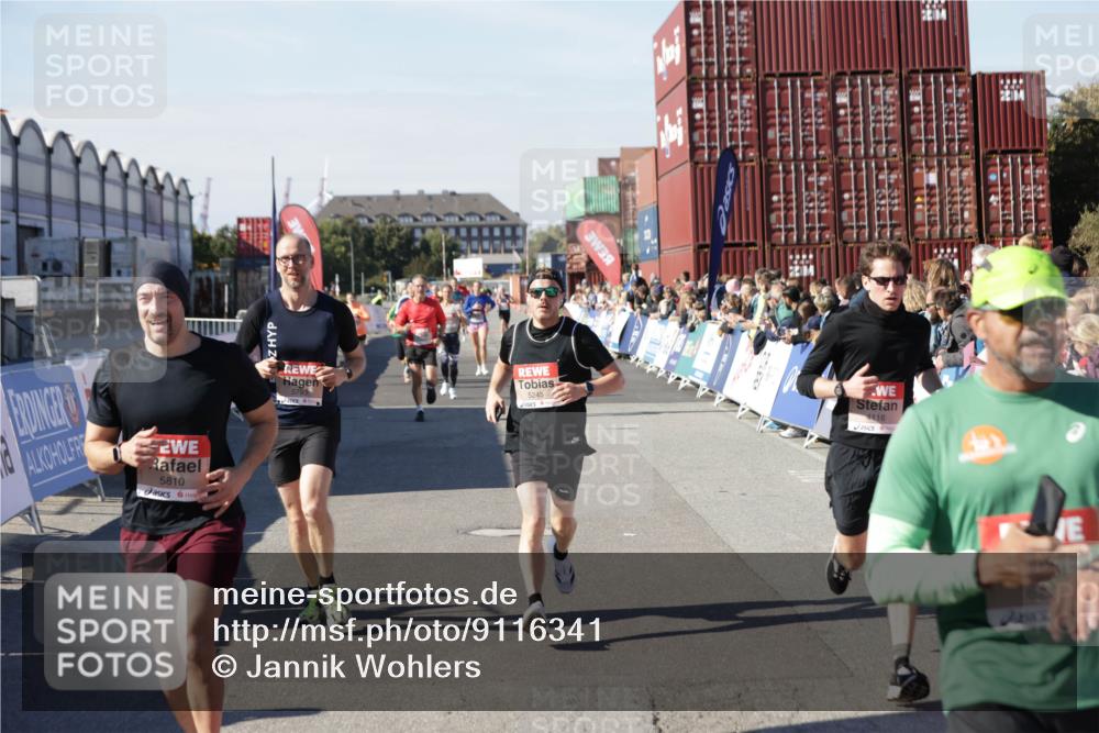 03.10.2025 - Köhlbrandbrückenlauf Jannik Wohlers http://msf.ph/oto/9116341 03.10.2025 13:02:47 Ziel 4116, 4579, 4619, 5245, 5726, 5793, 5810, 6175, 6255, 6447, 6739, 6783 meine-sportfotos.de