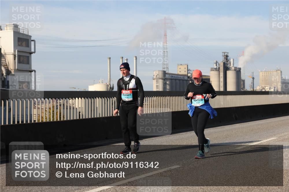 03.10.2025 - Köhlbrandbrückenlauf Lena Gebhardt http://msf.ph/oto/9116342 03.10.2025 10:20:17 Position 2 1928, 2507 meine-sportfotos.de
