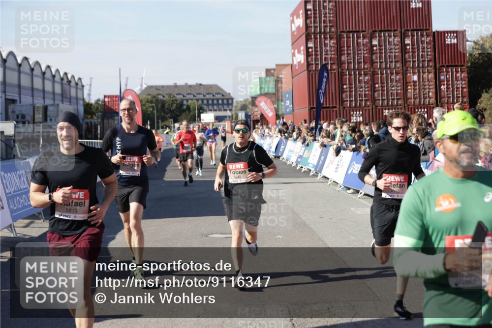 03.10.2025 - Köhlbrandbrückenlauf Jannik Wohlers http://msf.ph/oto/9116347 03.10.2025 13:02:47 Ziel 4116, 4579, 4619, 5245, 5726, 5793, 5810, 6175, 6255, 6447, 6739, 6783 meine-sportfotos.de