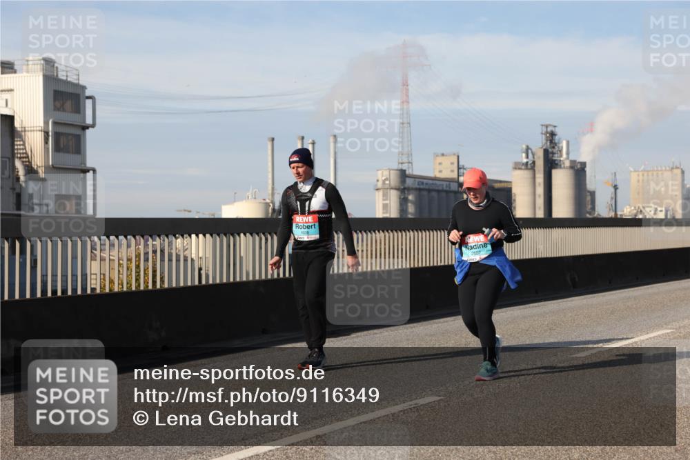 03.10.2025 - Köhlbrandbrückenlauf Lena Gebhardt http://msf.ph/oto/9116349 03.10.2025 10:20:17 Position 2 1928, 2507 meine-sportfotos.de