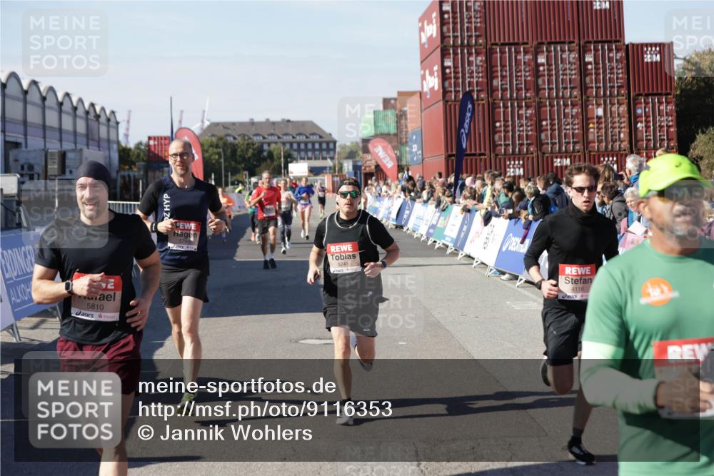 03.10.2025 - Köhlbrandbrückenlauf Jannik Wohlers http://msf.ph/oto/9116353 03.10.2025 13:02:47 Ziel 4116, 4579, 4619, 5245, 5726, 5793, 5810, 6175, 6255, 6447, 6739, 6783 meine-sportfotos.de