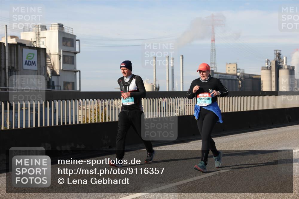 03.10.2025 - Köhlbrandbrückenlauf Lena Gebhardt http://msf.ph/oto/9116357 03.10.2025 10:20:18 Position 2 1928, 2507 meine-sportfotos.de