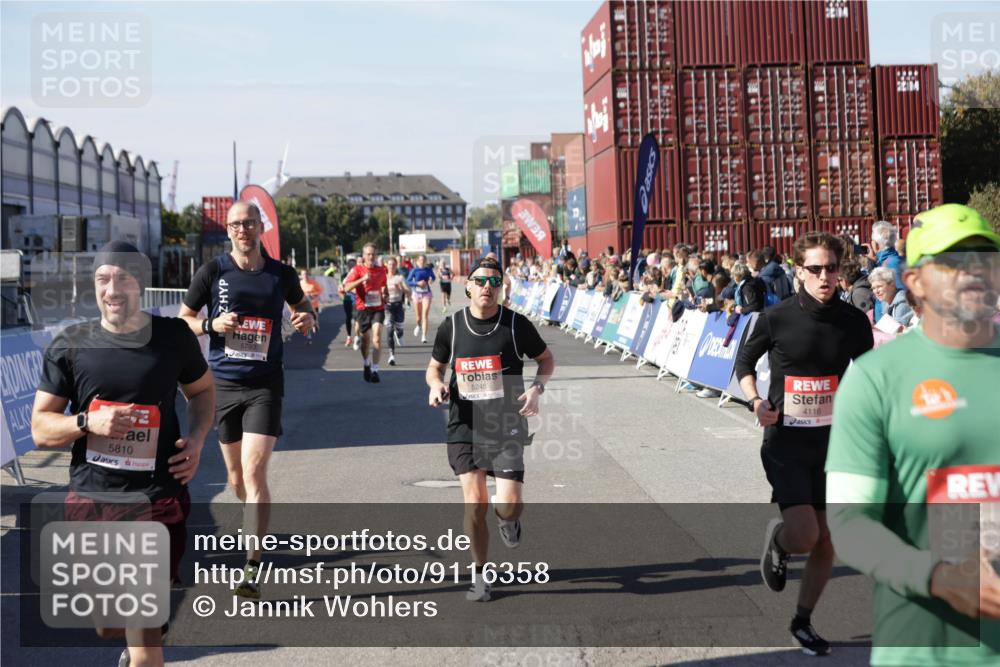03.10.2025 - Köhlbrandbrückenlauf Jannik Wohlers http://msf.ph/oto/9116358 03.10.2025 13:02:47 Ziel 4116, 4579, 4619, 5245, 5726, 5793, 5810, 6175, 6255, 6447, 6739, 6783 meine-sportfotos.de