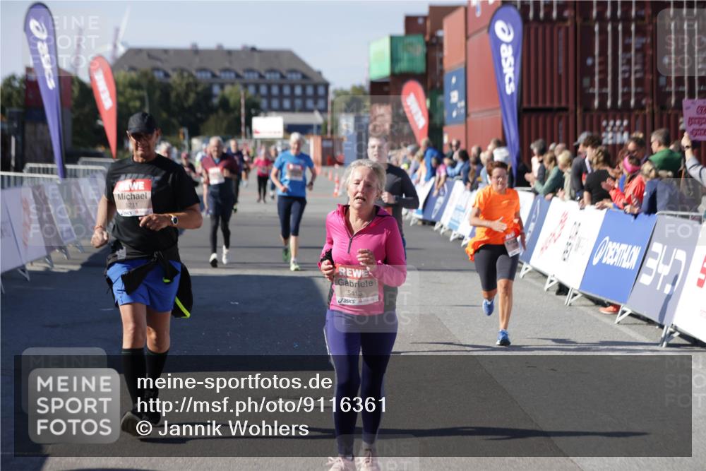 03.10.2025 - Köhlbrandbrückenlauf Jannik Wohlers http://msf.ph/oto/9116361 03.10.2025 13:33:24 Ziel 4755, 4775, 5211, 5413, 5549, 5783, 6276 meine-sportfotos.de