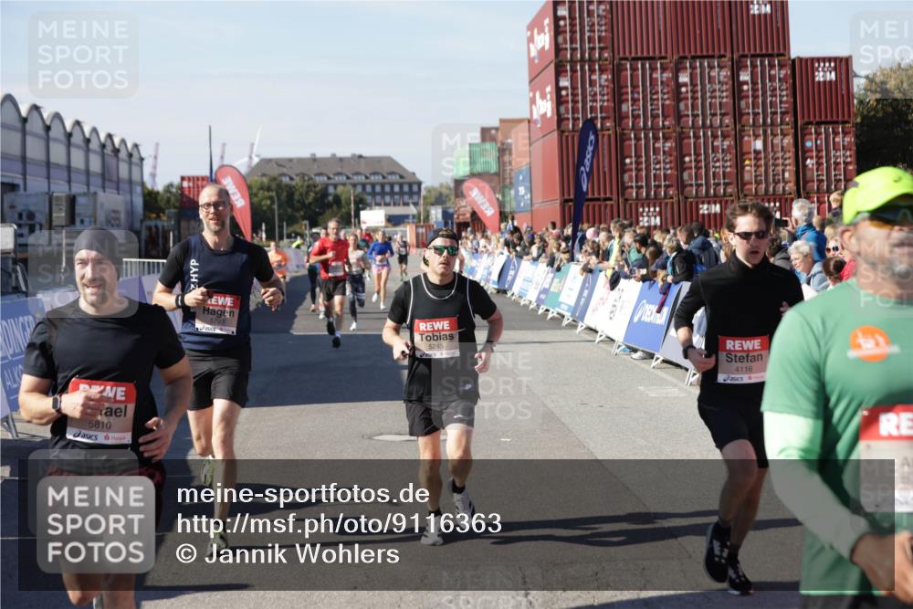 03.10.2025 - Köhlbrandbrückenlauf Jannik Wohlers http://msf.ph/oto/9116363 03.10.2025 13:02:47 Ziel 4116, 4579, 4619, 5245, 5726, 5793, 5810, 6175, 6255, 6447, 6739, 6783 meine-sportfotos.de