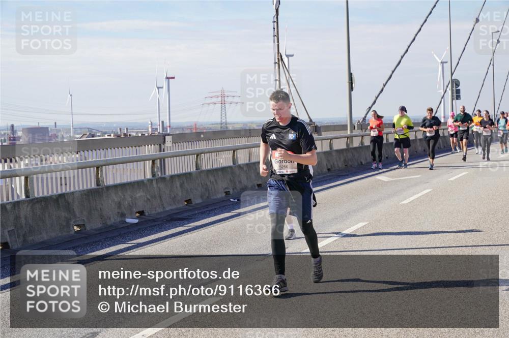 03.10.2025 - Köhlbrandbrückenlauf Michael Burmester http://msf.ph/oto/9116366 03.10.2025 12:58:01 Position 2 5256 meine-sportfotos.de