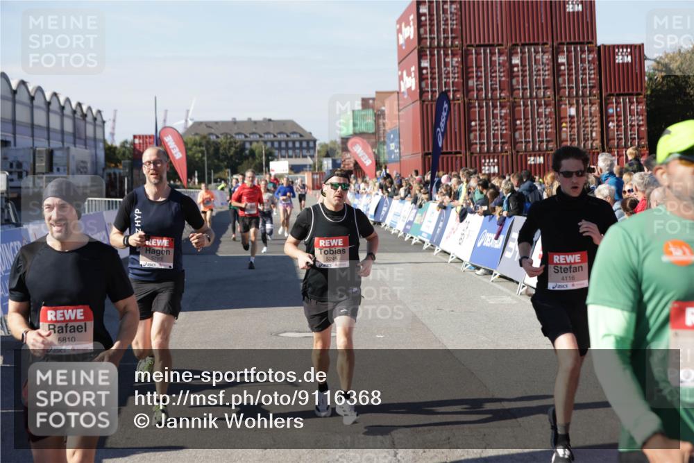 03.10.2025 - Köhlbrandbrückenlauf Jannik Wohlers http://msf.ph/oto/9116368 03.10.2025 13:02:47 Ziel 4116, 4579, 4619, 5245, 5726, 5793, 5810, 6175, 6255, 6447, 6739, 6783 meine-sportfotos.de