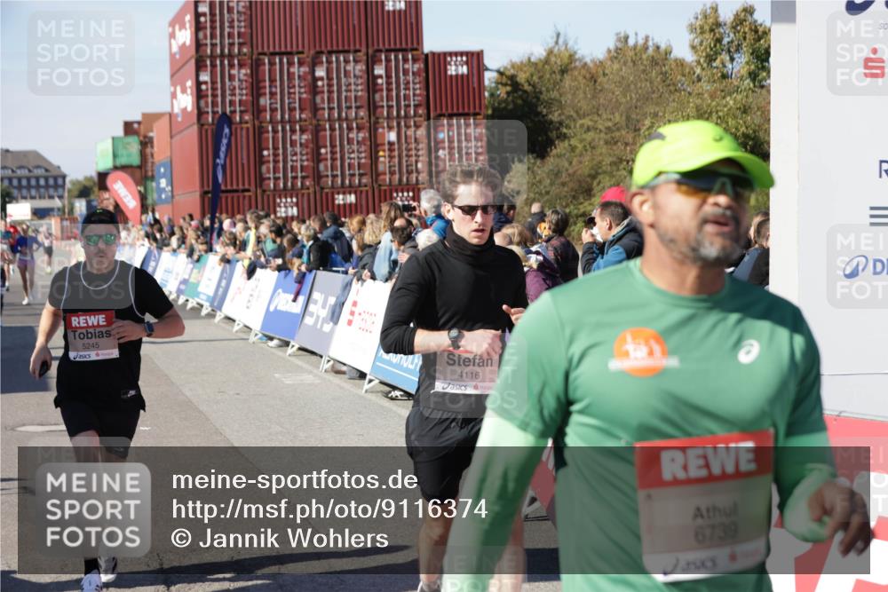 03.10.2025 - Köhlbrandbrückenlauf Jannik Wohlers http://msf.ph/oto/9116374 03.10.2025 13:02:47 Ziel 4116, 4579, 4619, 5245, 5726, 5793, 5810, 6175, 6255, 6447, 6739, 6783 meine-sportfotos.de