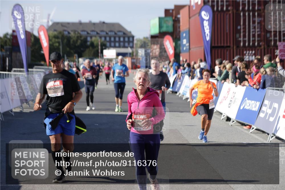03.10.2025 - Köhlbrandbrückenlauf Jannik Wohlers http://msf.ph/oto/9116376 03.10.2025 13:33:25 Ziel 4755, 4775, 5211, 5413, 5549, 5783, 6276 meine-sportfotos.de