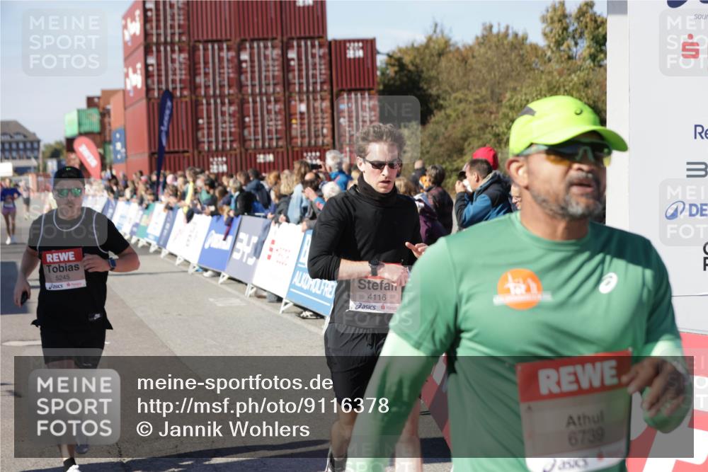 03.10.2025 - Köhlbrandbrückenlauf Jannik Wohlers http://msf.ph/oto/9116378 03.10.2025 13:02:47 Ziel 4116, 4579, 4619, 5245, 5726, 5793, 5810, 6175, 6255, 6447, 6739, 6783 meine-sportfotos.de