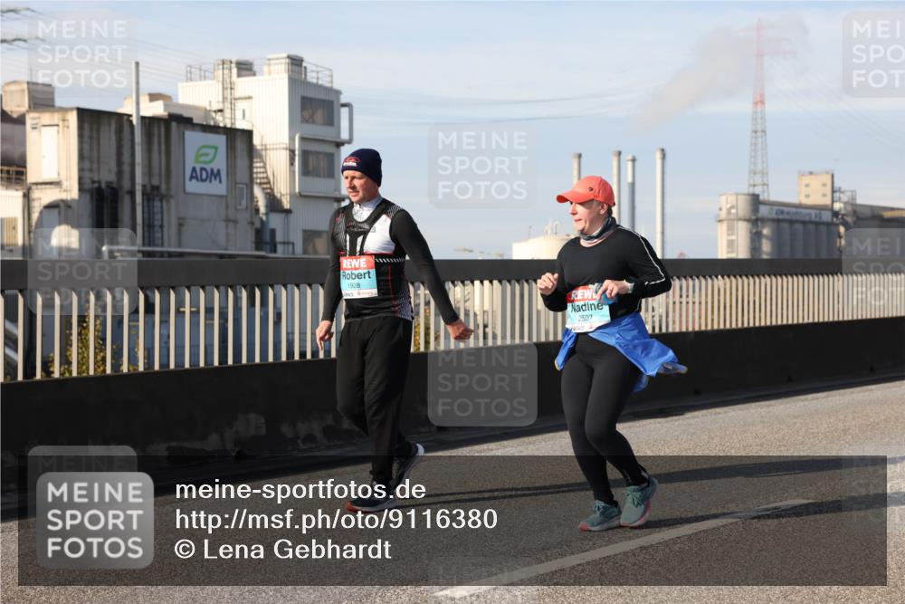 03.10.2025 - Köhlbrandbrückenlauf Lena Gebhardt http://msf.ph/oto/9116380 03.10.2025 10:20:18 Position 2 1928, 2507 meine-sportfotos.de