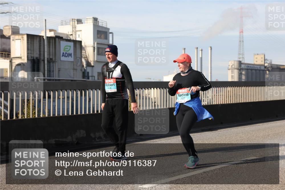 03.10.2025 - Köhlbrandbrückenlauf Lena Gebhardt http://msf.ph/oto/9116387 03.10.2025 10:20:18 Position 2 1928, 2507 meine-sportfotos.de