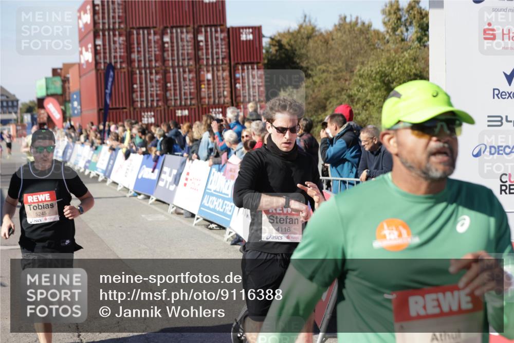 03.10.2025 - Köhlbrandbrückenlauf Jannik Wohlers http://msf.ph/oto/9116388 03.10.2025 13:02:47 Ziel 4116, 4579, 4619, 5245, 5726, 5793, 5810, 6175, 6255, 6447, 6739, 6783 meine-sportfotos.de