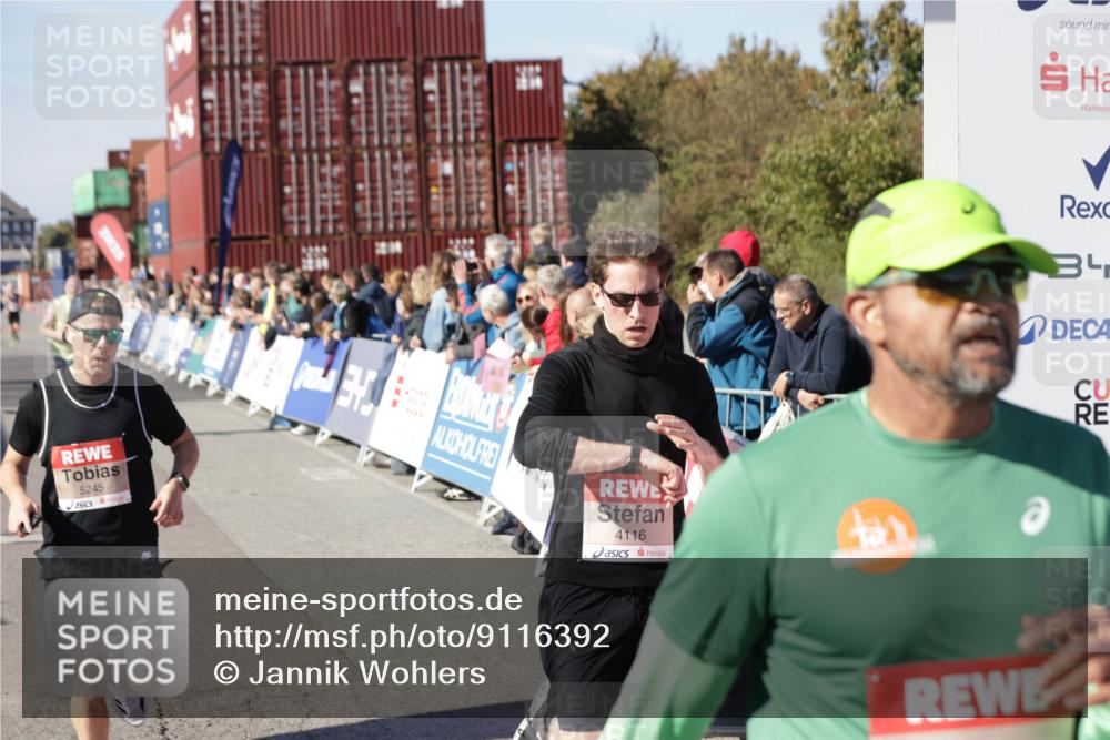 03.10.2025 - Köhlbrandbrückenlauf Jannik Wohlers http://msf.ph/oto/9116392 03.10.2025 13:02:47 Ziel 4116, 4579, 4619, 5245, 5726, 5793, 5810, 6175, 6255, 6447, 6739, 6783 meine-sportfotos.de