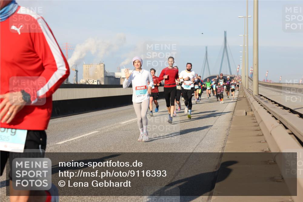 03.10.2025 - Köhlbrandbrückenlauf Lena Gebhardt http://msf.ph/oto/9116393 03.10.2025 09:44:03 Position 2 525, 3837 meine-sportfotos.de