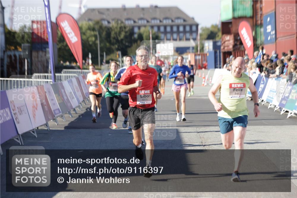 03.10.2025 - Köhlbrandbrückenlauf Jannik Wohlers http://msf.ph/oto/9116397 03.10.2025 13:02:49 Ziel 4116, 4279, 4579, 4619, 4747, 5245, 5726, 5793, 5810, 6175, 6255, 6447, 6739 meine-sportfotos.de