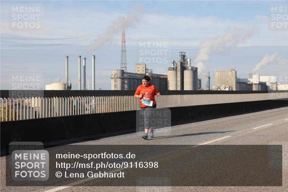 03.10.2025 - Köhlbrandbrückenlauf Lena Gebhardt http://msf.ph/oto/9116398 03.10.2025 10:20:24 Position 2  meine-sportfotos.de