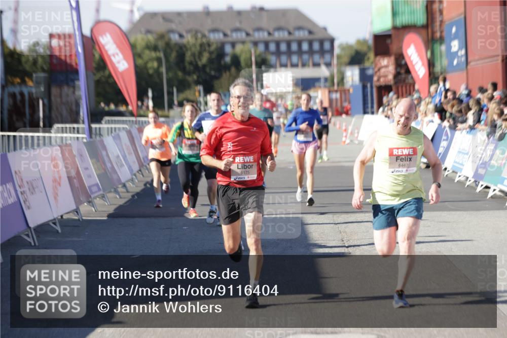 03.10.2025 - Köhlbrandbrückenlauf Jannik Wohlers http://msf.ph/oto/9116404 03.10.2025 13:02:49 Ziel 4116, 4279, 4579, 4619, 4747, 5245, 5726, 5793, 5810, 6175, 6255, 6447, 6739 meine-sportfotos.de