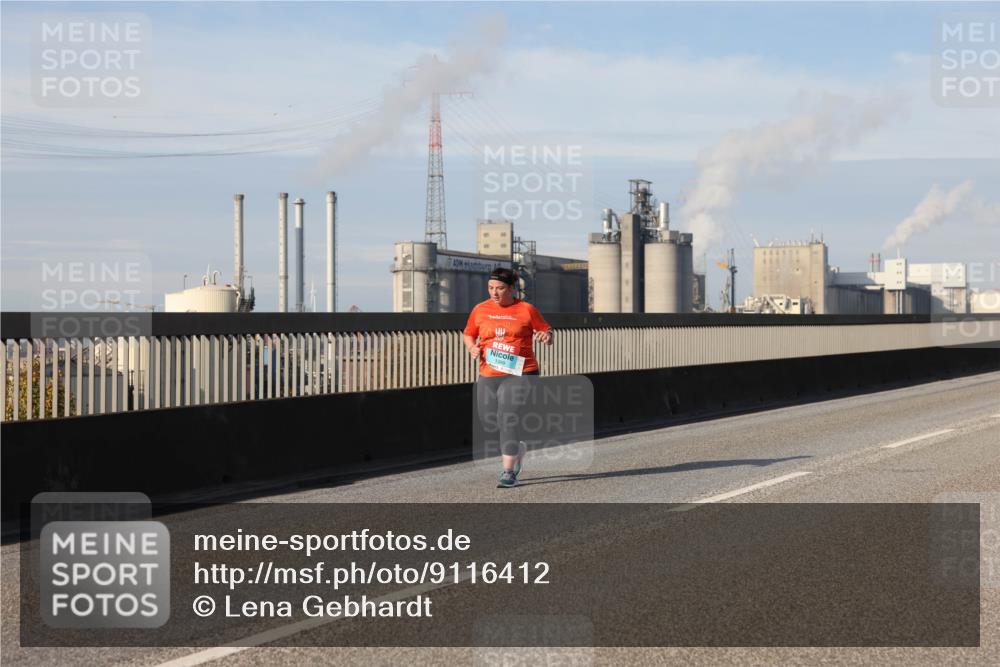 03.10.2025 - Köhlbrandbrückenlauf Lena Gebhardt http://msf.ph/oto/9116412 03.10.2025 10:20:24 Position 2 1389 meine-sportfotos.de