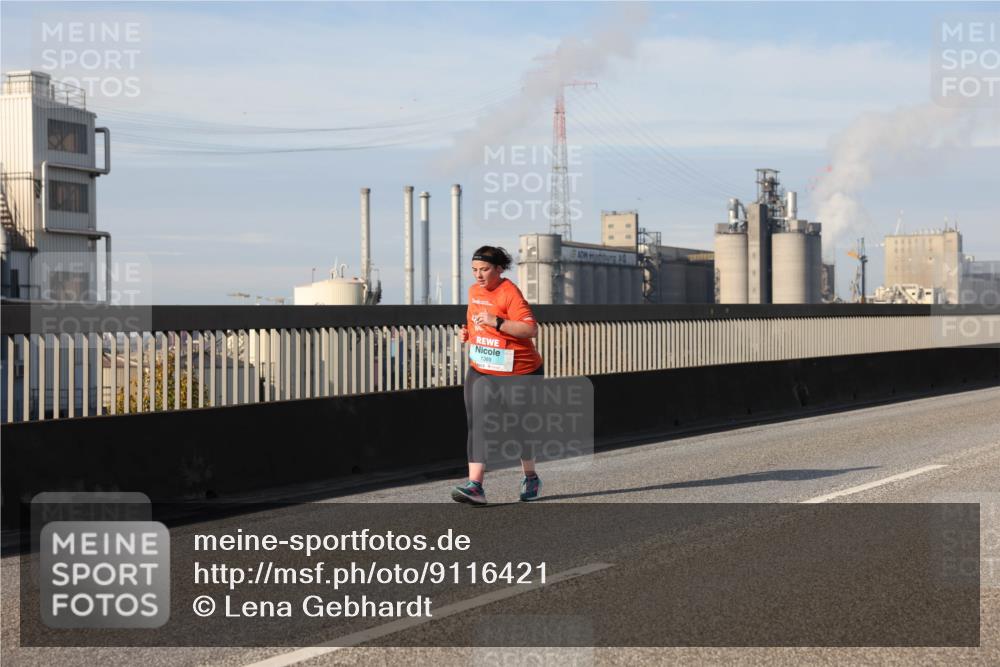03.10.2025 - Köhlbrandbrückenlauf Lena Gebhardt http://msf.ph/oto/9116421 03.10.2025 10:20:25 Position 2 1389 meine-sportfotos.de
