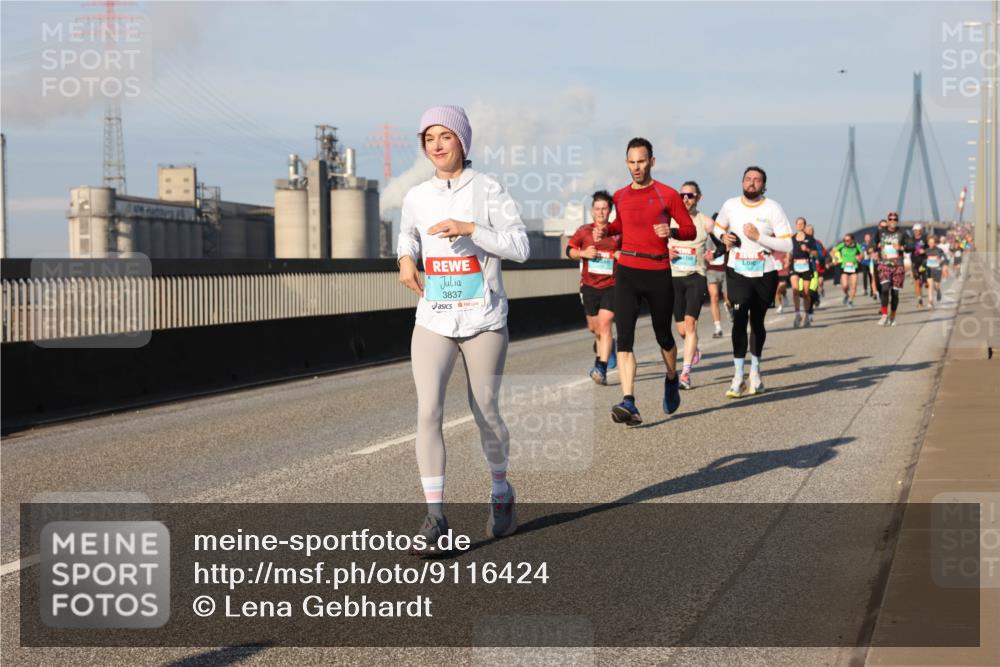 03.10.2025 - Köhlbrandbrückenlauf Lena Gebhardt http://msf.ph/oto/9116424 03.10.2025 09:44:04 Position 2 3837 meine-sportfotos.de