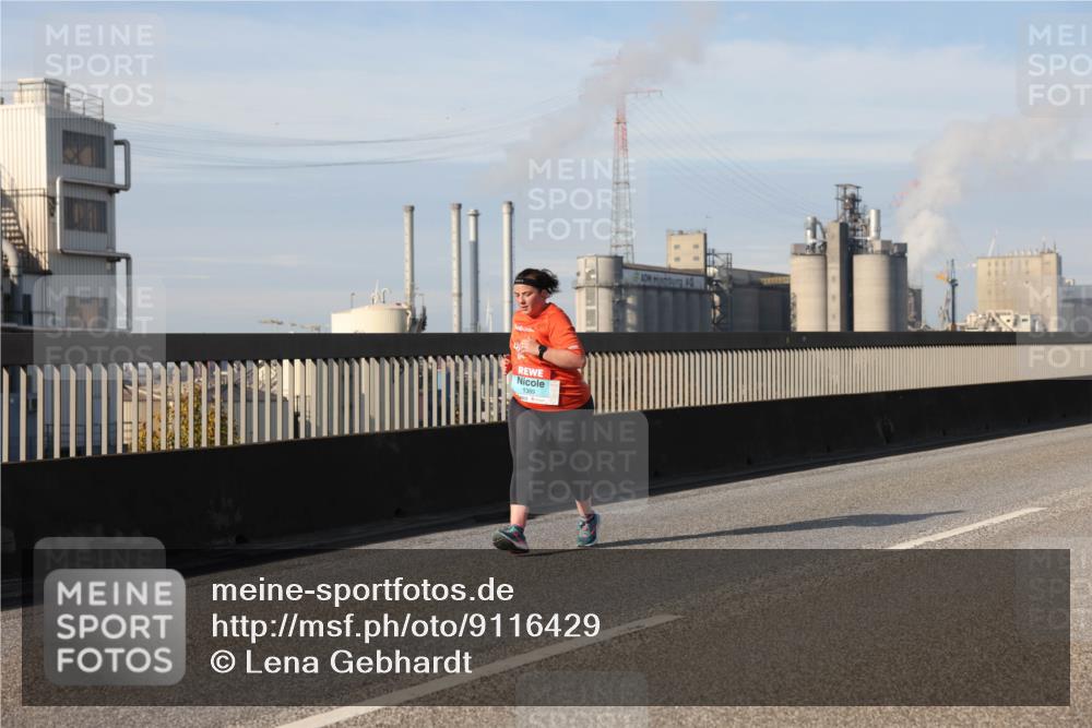 03.10.2025 - Köhlbrandbrückenlauf Lena Gebhardt http://msf.ph/oto/9116429 03.10.2025 10:20:25 Position 2 1389 meine-sportfotos.de