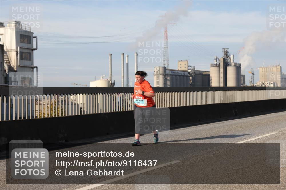 03.10.2025 - Köhlbrandbrückenlauf Lena Gebhardt http://msf.ph/oto/9116437 03.10.2025 10:20:25 Position 2 1389 meine-sportfotos.de