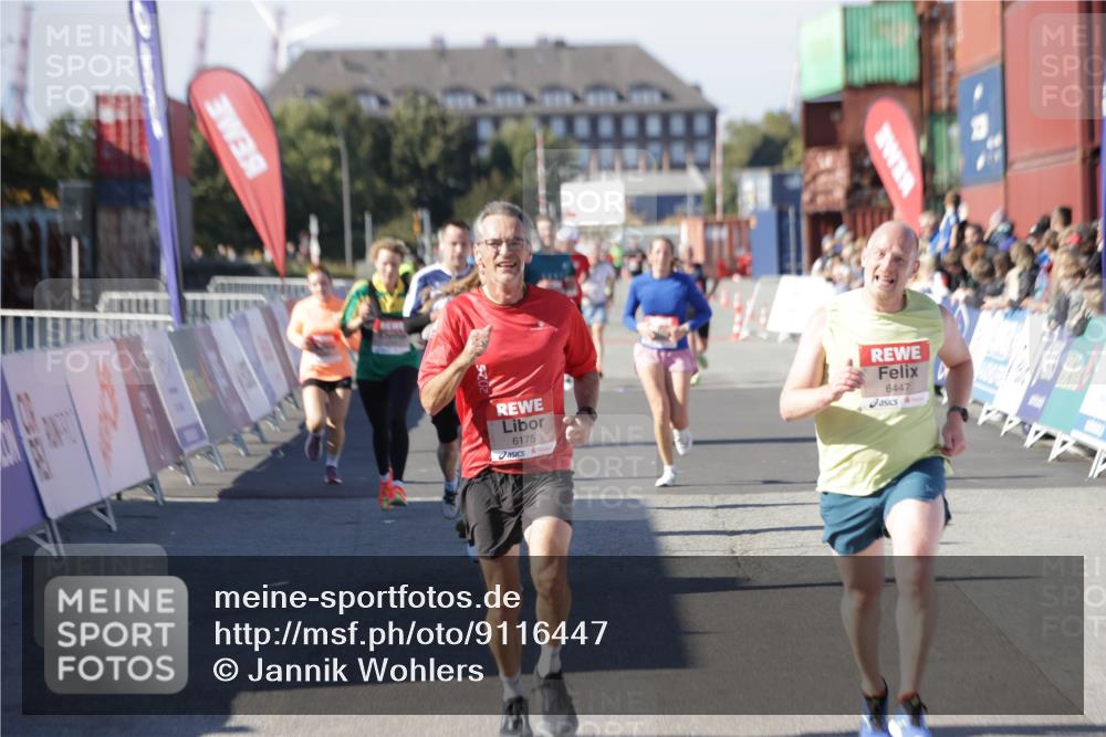 03.10.2025 - Köhlbrandbrückenlauf Jannik Wohlers http://msf.ph/oto/9116447 03.10.2025 13:02:49 Ziel 4116, 4279, 4579, 4619, 4747, 5245, 5726, 5793, 5810, 6175, 6255, 6447, 6739 meine-sportfotos.de
