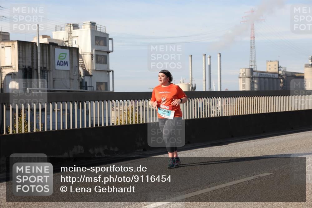 03.10.2025 - Köhlbrandbrückenlauf Lena Gebhardt http://msf.ph/oto/9116454 03.10.2025 10:20:26 Position 2 1389 meine-sportfotos.de
