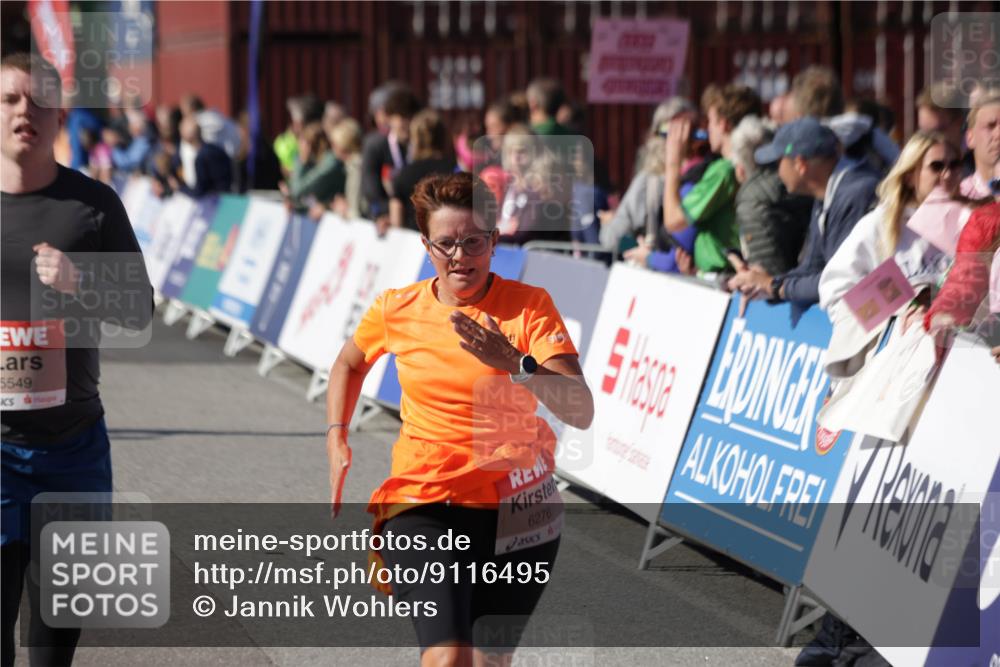 03.10.2025 - Köhlbrandbrückenlauf Jannik Wohlers http://msf.ph/oto/9116495 03.10.2025 13:33:27 Ziel 4006, 5179, 5211, 5281, 5413, 5549, 5783, 6094, 6276 meine-sportfotos.de