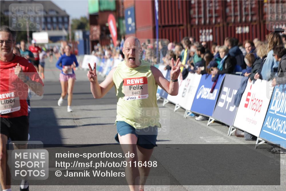 03.10.2025 - Köhlbrandbrückenlauf Jannik Wohlers http://msf.ph/oto/9116498 03.10.2025 13:02:50 Ziel 4095, 4116, 4203, 4279, 4579, 4619, 4747, 5245, 5726, 5793, 5810, 6175, 6255, 6447, 6739 meine-sportfotos.de