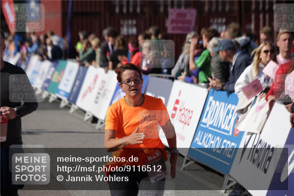 03.10.2025 - Köhlbrandbrückenlauf Jannik Wohlers http://msf.ph/oto/9116512 03.10.2025 13:33:27 Ziel 4006, 5179, 5211, 5281, 5413, 5549, 5783, 6094, 6276 meine-sportfotos.de