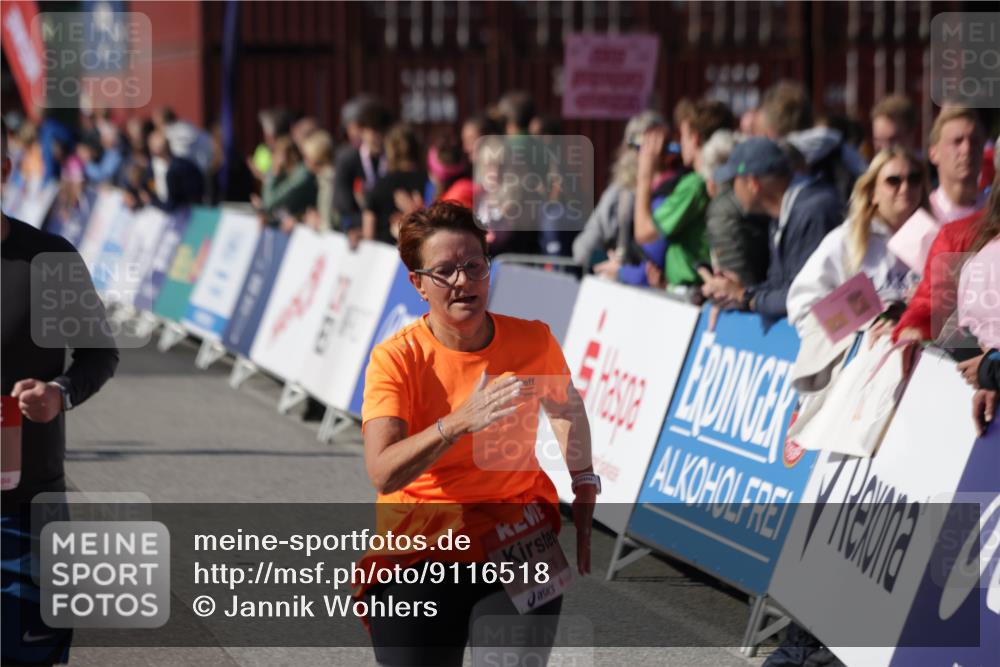 03.10.2025 - Köhlbrandbrückenlauf Jannik Wohlers http://msf.ph/oto/9116518 03.10.2025 13:33:27 Ziel 4006, 5179, 5211, 5281, 5413, 5549, 5783, 6094, 6276 meine-sportfotos.de