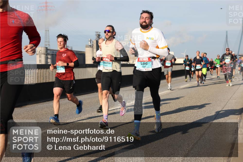 03.10.2025 - Köhlbrandbrückenlauf Lena Gebhardt http://msf.ph/oto/9116519 03.10.2025 09:44:07 Position 2 1075, 1269, 3340 meine-sportfotos.de