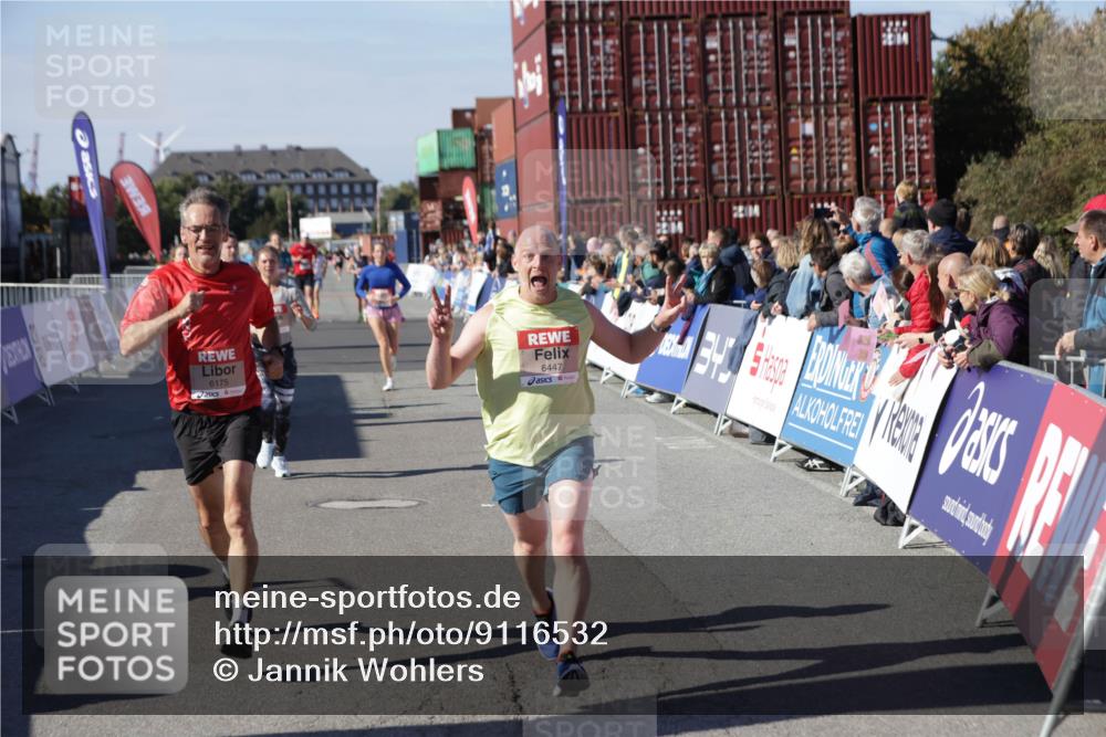 03.10.2025 - Köhlbrandbrückenlauf Jannik Wohlers http://msf.ph/oto/9116532 03.10.2025 13:02:51 Ziel 4095, 4116, 4137, 4203, 4279, 4579, 4619, 4747, 5245, 5726, 5793, 5810, 6175, 6255, 6447, 6739 meine-sportfotos.de