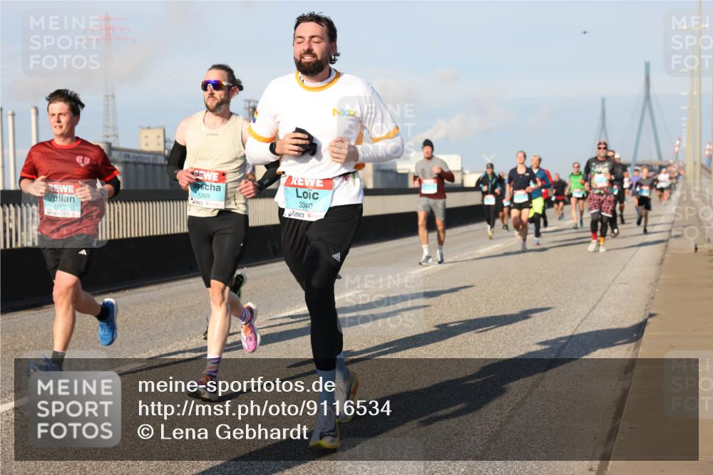 03.10.2025 - Köhlbrandbrückenlauf Lena Gebhardt http://msf.ph/oto/9116534 03.10.2025 09:44:07 Position 2 1075, 1269, 3340 meine-sportfotos.de