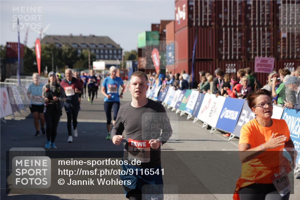 03.10.2025 - Köhlbrandbrückenlauf Jannik Wohlers http://msf.ph/oto/9116541 03.10.2025 13:33:28 Ziel 4006, 5179, 5211, 5281, 5413, 5549, 6094, 6276 meine-sportfotos.de