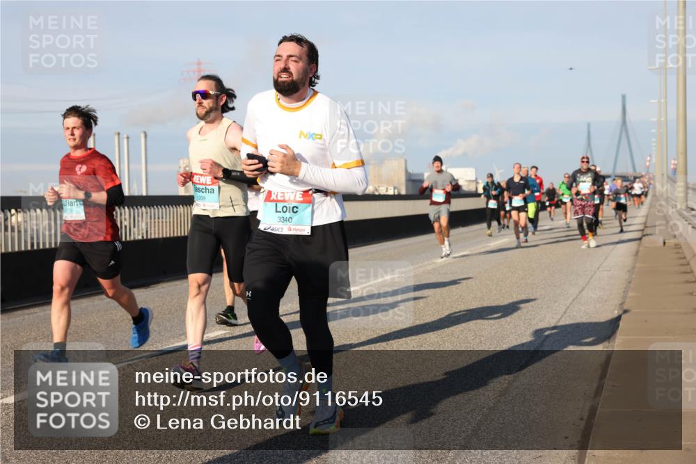 03.10.2025 - Köhlbrandbrückenlauf Lena Gebhardt http://msf.ph/oto/9116545 03.10.2025 09:44:07 Position 2 1075, 1269, 8, 3340 meine-sportfotos.de