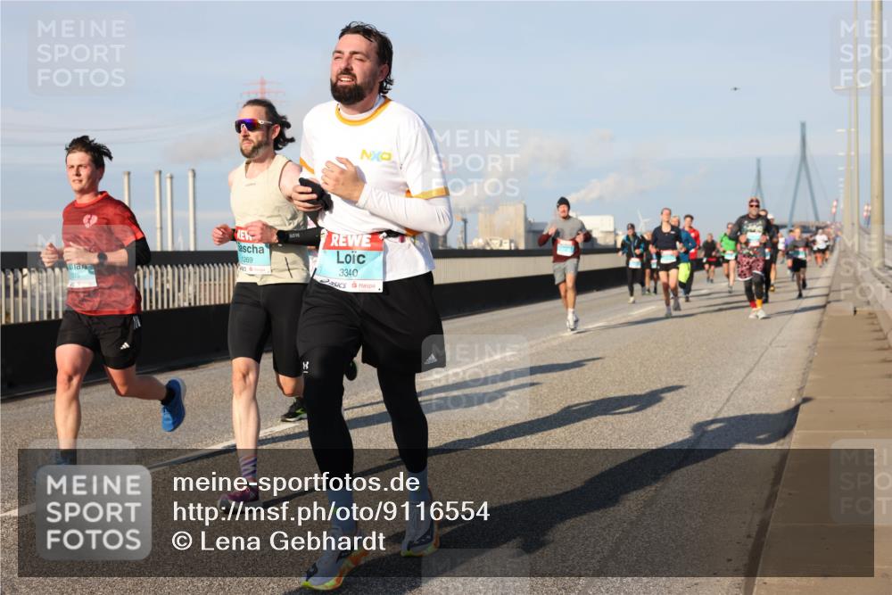 03.10.2025 - Köhlbrandbrückenlauf Lena Gebhardt http://msf.ph/oto/9116554 03.10.2025 09:44:07 Position 2 075, 1269, 3340 meine-sportfotos.de