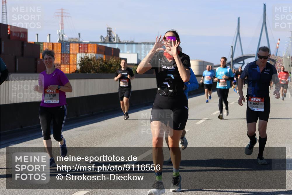 03.10.2025 - Köhlbrandbrückenlauf Strokosch-Dieckow http://msf.ph/oto/9116556 03.10.2025 12:51:20 Position 3 4384, 4396 meine-sportfotos.de
